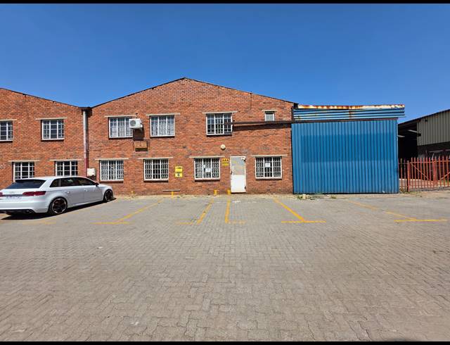 264M² FACTORY TO LET IN ANDERBOLT